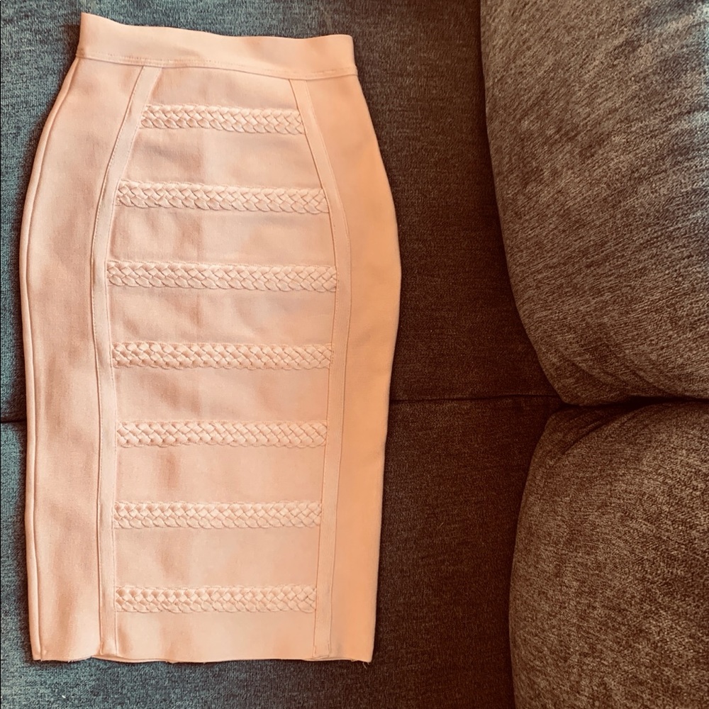 House of CB pencil skirt. XS. Color Peach.